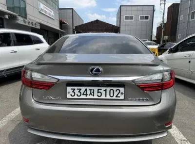 Lexus ES