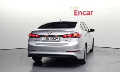 Hyundai Avante 2016, 113700 км, за 5901.27 USD