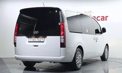 Hyundai Staria 2025, 9939 км, за 19407.25 USD