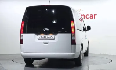 Hyundai Staria 2025, 9939 км, за 19407.25 USD
