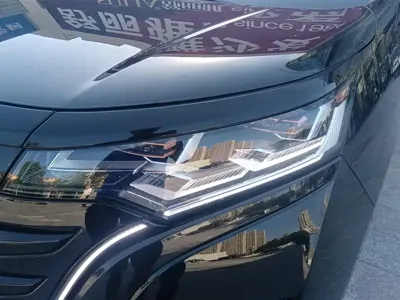 Denza Denza D9 2023, 27200 км, за 29174.32 USD