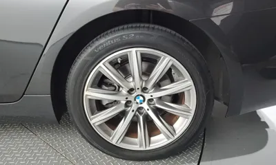 BMW 5-Series 2019, 82827 км, за 14122.43 USD