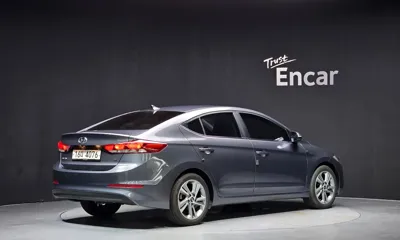 Hyundai Avante 2017, 103146 км, за 5641.7 USD
