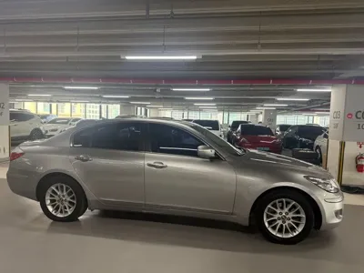 Hyundai Genesis 2009, 132000 км, за 2275.24 USD