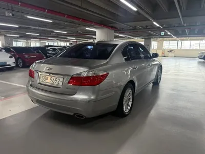 Hyundai Genesis 2009, 132000 км, за 2275.24 USD
