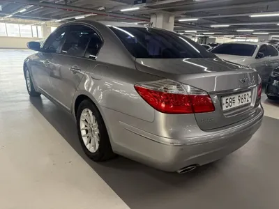 Hyundai Genesis 2009, 132000 км, за 2275.24 USD