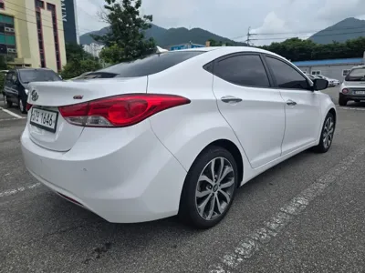 Hyundai Avante 2014, 113380 км, за 3447.83 USD