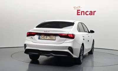 Kia K3 2022, 56153 км, за 8314.37 USD - фото 4