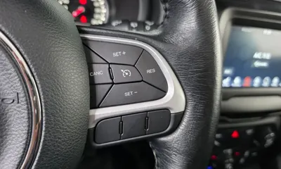 Jeep Renegade 2021, 79618 км, за 8790.78 USD - фото 20