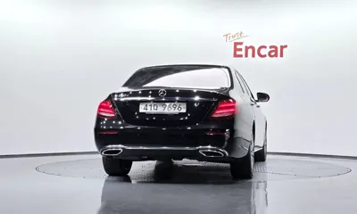 Mercedes-Benz E-Class 2017, 123876 км, за 12871.35 USD