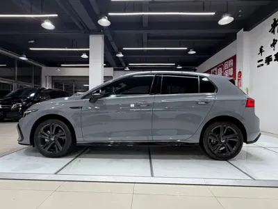 Volkswagen Golf 2023, 22000 км, за 21600.52 USD