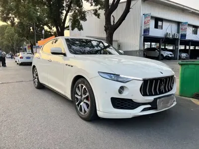 Maserati Levante 2017, 60000 км, за 24396.08 USD