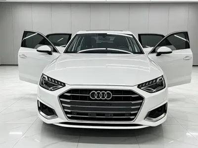 Audi A4L · 2022 год