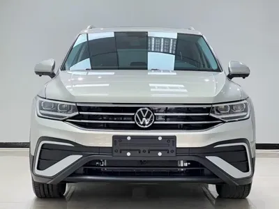 Volkswagen Tiguan L 2023, 15900 км, за 28590.11 USD