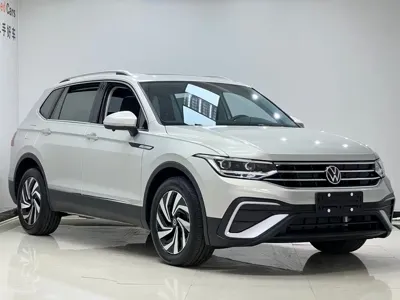 Volkswagen Tiguan L 2023, 15900 км, за 28590.11 USD