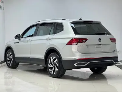 Volkswagen Tiguan L 2023, 15900 км, за 28590.11 USD