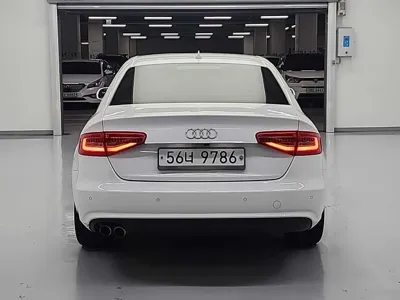 Audi A4 2014, 134942 км, за 3835.4 USD