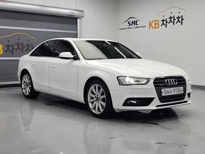 Audi A4 2014, 134942 км, за 3835.4 USD