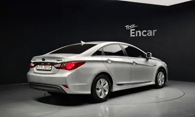 Hyundai Sonata 2015, 121412 км, за 3633.96 USD