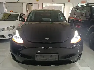 Tesla Model Y 2023, 36400 км, за 26180.96 USD