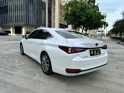 Lexus ES 2018, 70000 км, за 21956.8 USD