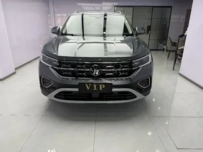 Volkswagen Tayron 2022, 17000 км, за 29174.32 USD