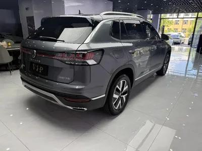 Volkswagen Tayron 2022, 17000 км, за 29174.32 USD