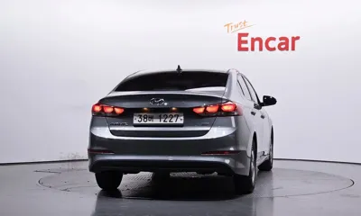 Hyundai Avante 2017, 127810 км, за 4558.97 USD