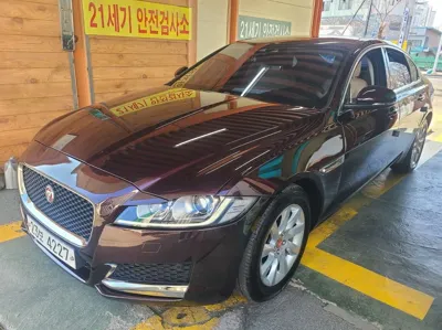 Jaguar XF 2017, 90000 км, за 6375.23 USD