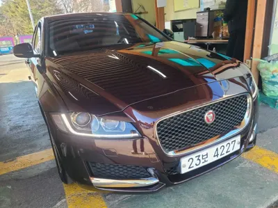 Jaguar XF 2017, 90000 км, за 6375.23 USD