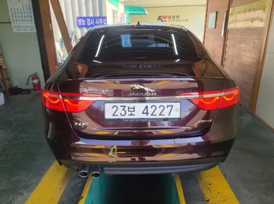 Jaguar XF 2017, 90000 км, за 6375.23 USD