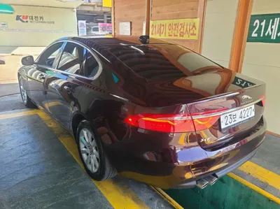 Jaguar XF 2017, 90000 км, за 6375.23 USD