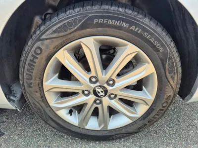 Hyundai Avante 2015, 149660 км, за 3060.49 USD