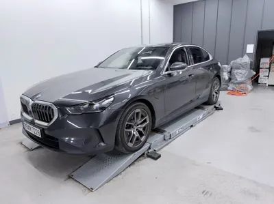 BMW 5-Series 2024, 37378 км, за 36755.17 USD