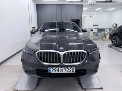 BMW 5-Series 2024, 37378 км, за 36755.17 USD