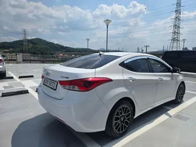 Hyundai Avante 2012, 110000 км, за 2925.31 USD