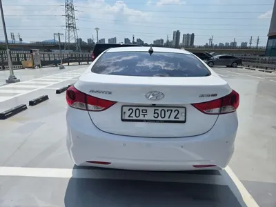 Hyundai Avante 2012, 110000 км, за 2925.31 USD