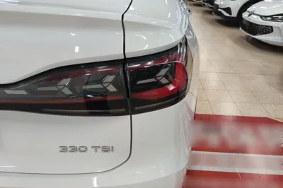 Volkswagen Tiguan X 2023, 32200 км, за 20629 USD - фото 9