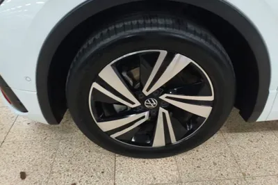 Volkswagen Tiguan X 2023, 32200 км, за 20629 USD - фото 10
