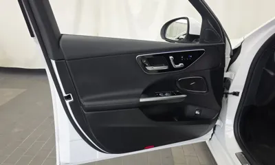 Mercedes-Benz C-Class 2024, 38131 км, за 28817.12 USD - фото 24