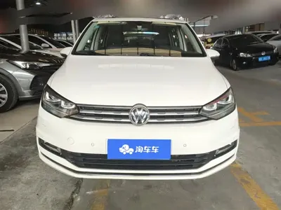 Volkswagen Touran 2017, 78300 км, за 7348.45 USD