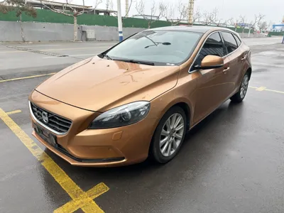 Volvo V40 · 2014 год