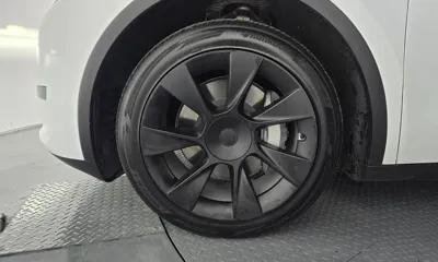 Tesla Model Y 2023, 26428 км, за 27296.43 USD
