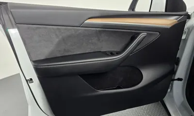 Tesla Model Y 2023, 26428 км, за 27296.43 USD - фото 25