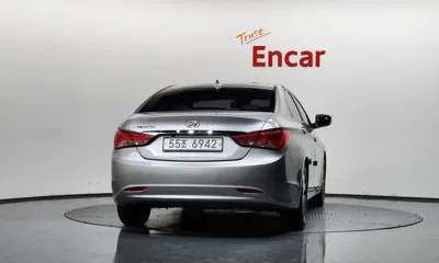 Hyundai Sonata 2013, 63575 км, за 4688.41 USD