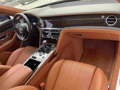 Bentley Flying Spur 2020, 23000 км, за 277805.09 USD - фото 9