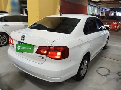 Volkswagen Jetta 2016, 35200 км, за 3178.28 USD