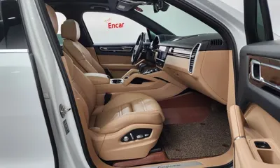 Porsche Cayenne 2019, 53028 км, за 44659.31 USD - фото 9