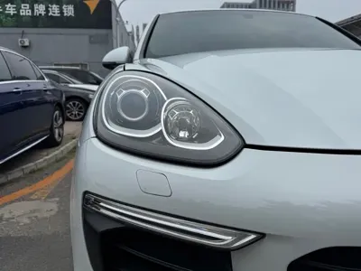 Porsche Cayenne 2015, 83000 км, за 29134.22 USD
