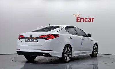 Kia K5 2012, 83133 км, за 3841.89 USD